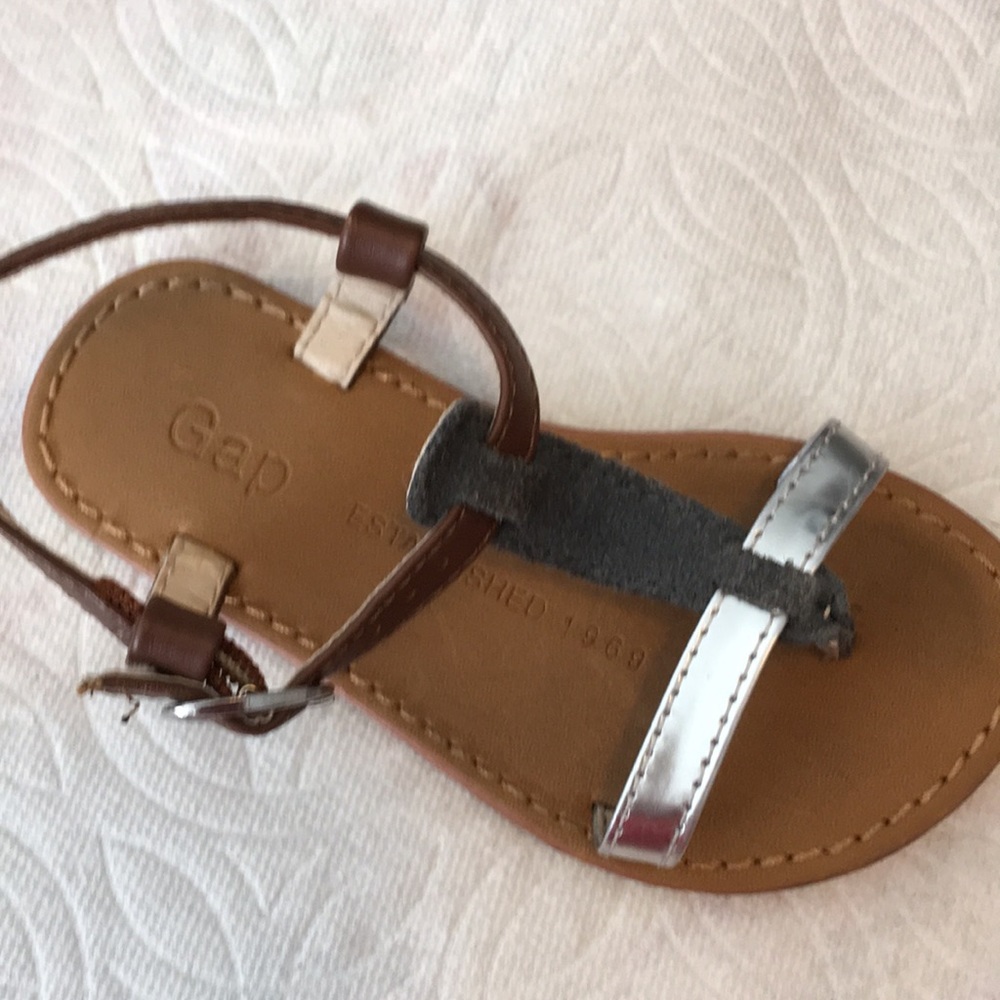 Gap shoes size 6  sandals